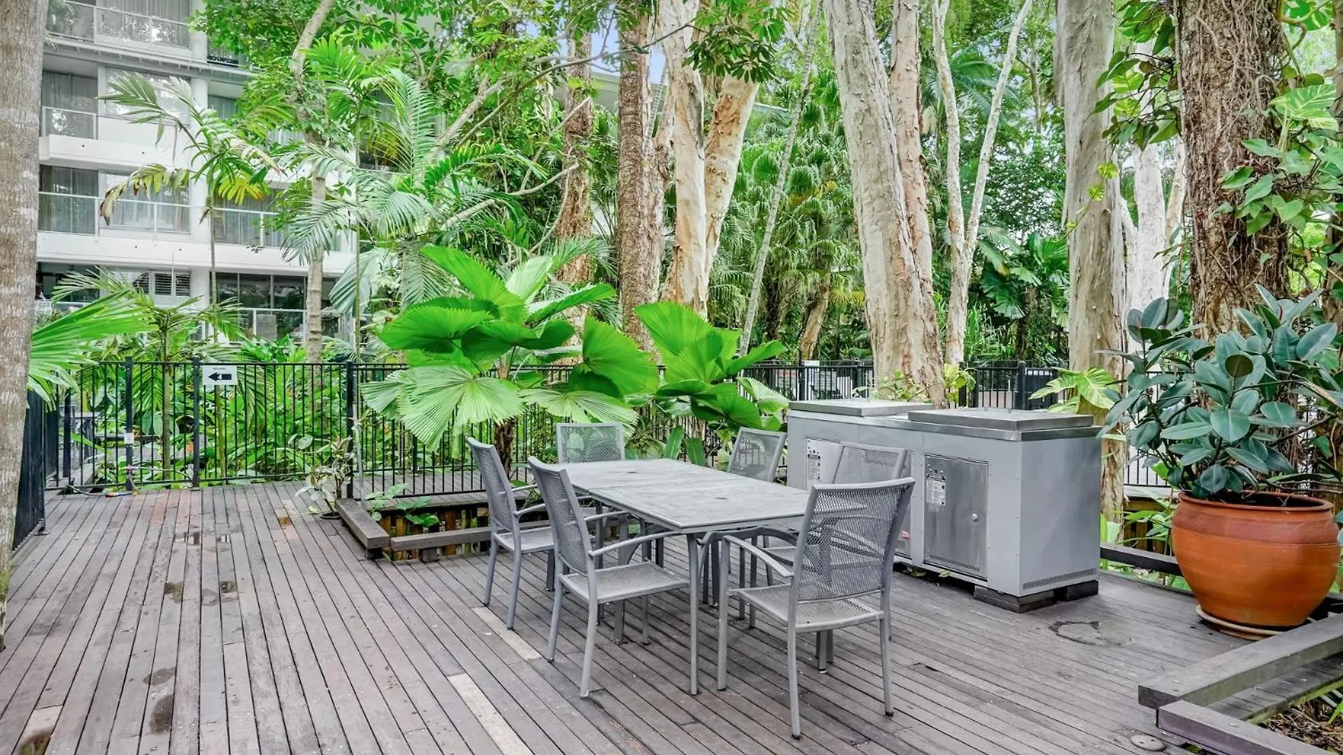 Belle Escapes Drift Beachfront Resort Suite 3207 Palm Cove 0*,  Australia