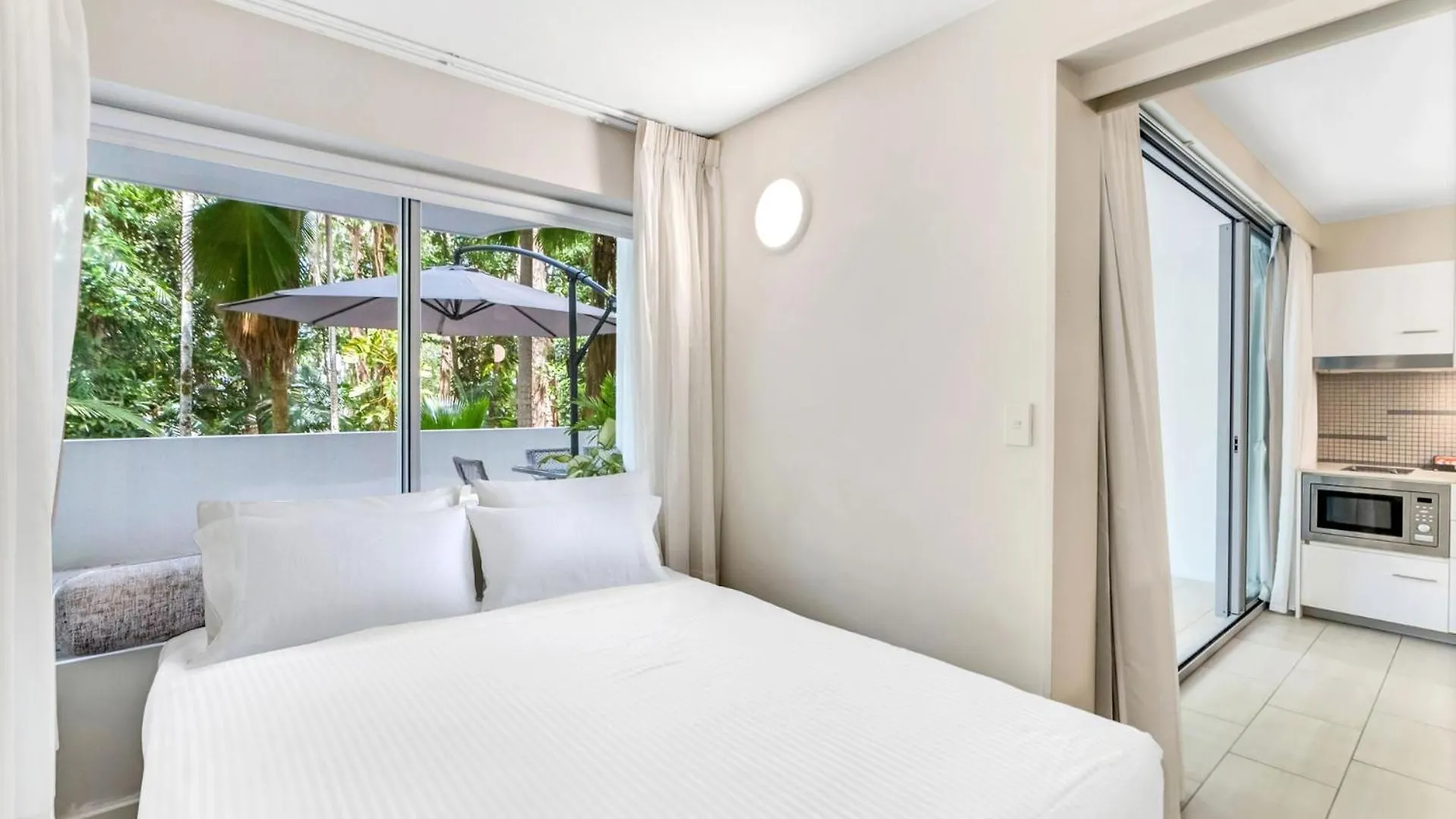 Apartment Belle Escapes Drift Beachfront Resort Suite 3207 Palm Cove Australia