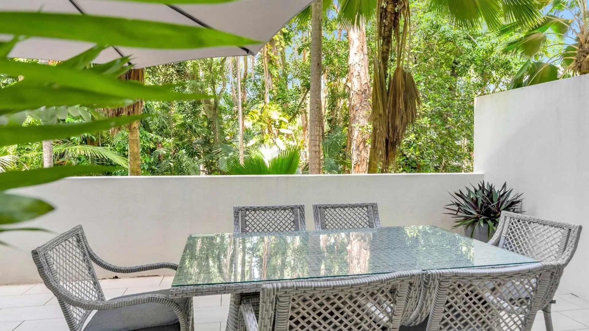 Belle Escapes Drift Beachfront Resort Suite 3207 Palm Cove
